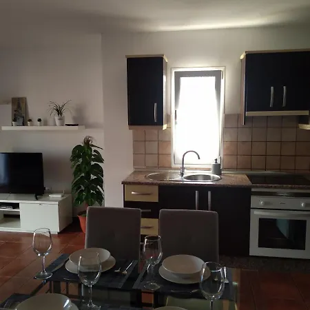 Ele Hause Tropical Paradise アパート